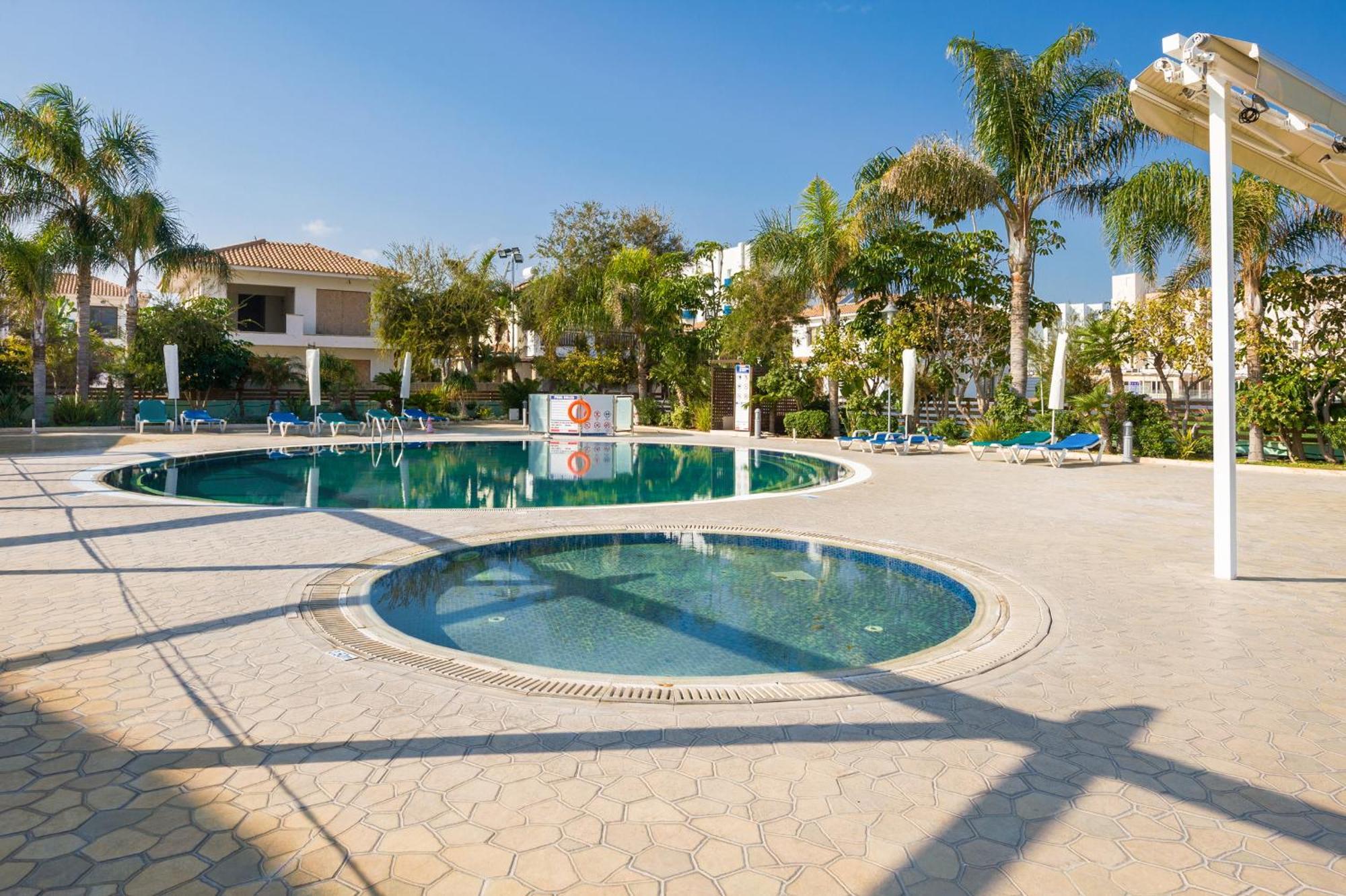 Villa Oasis Pernera Екстериор снимка