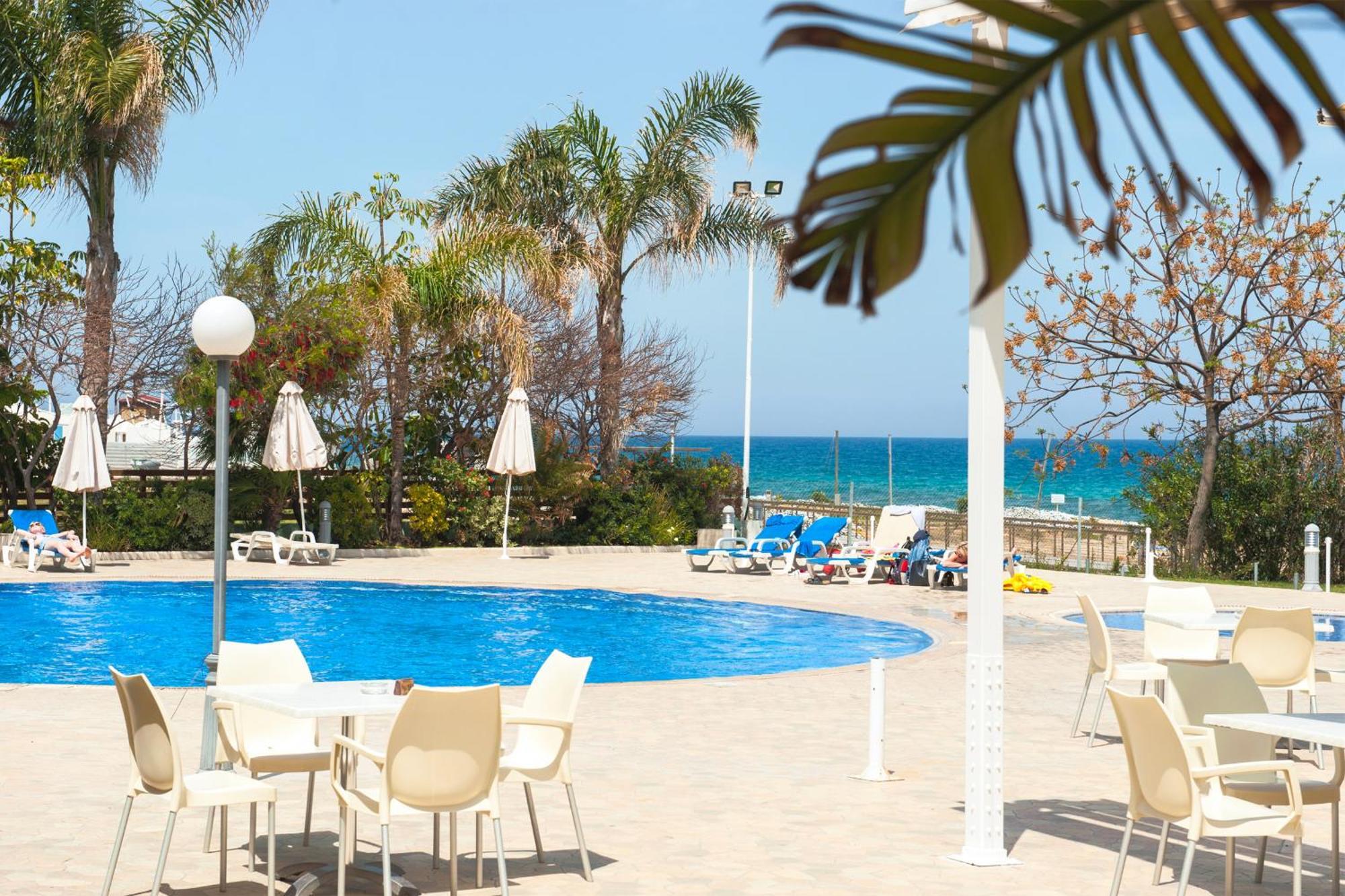 Villa Oasis Pernera Екстериор снимка